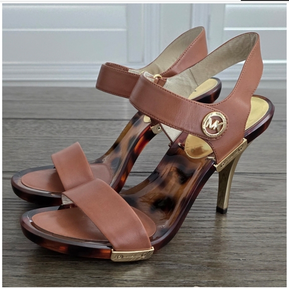New 🐆 Michael Kor New Lani Sandal BrownLeather w/ Gold Emblems and Heel Size 10 - Picture 3 of 16